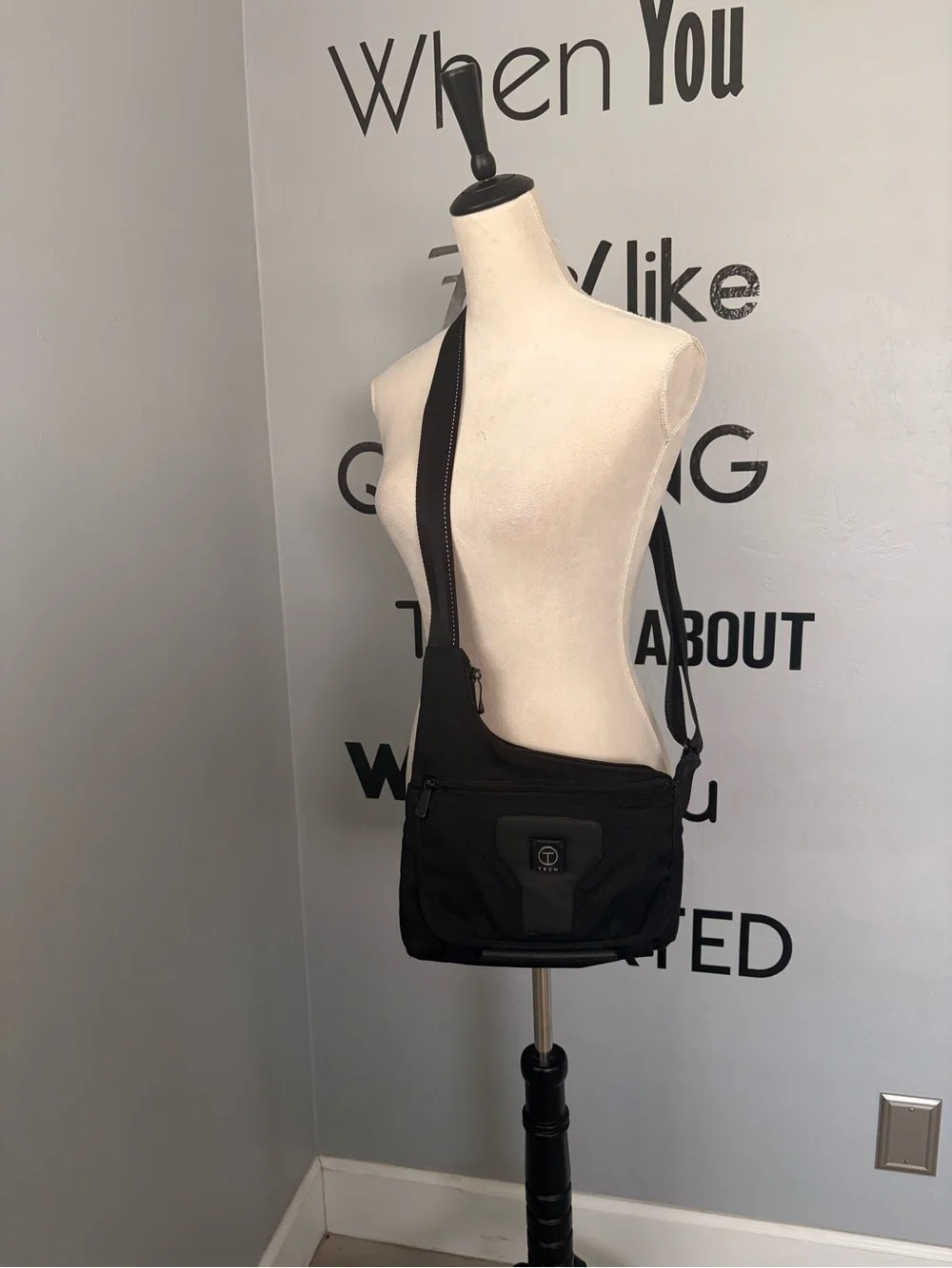 EUC Tumi T-Tech Black Ballistic Nylon Slim Crossbody Shoulder Bag